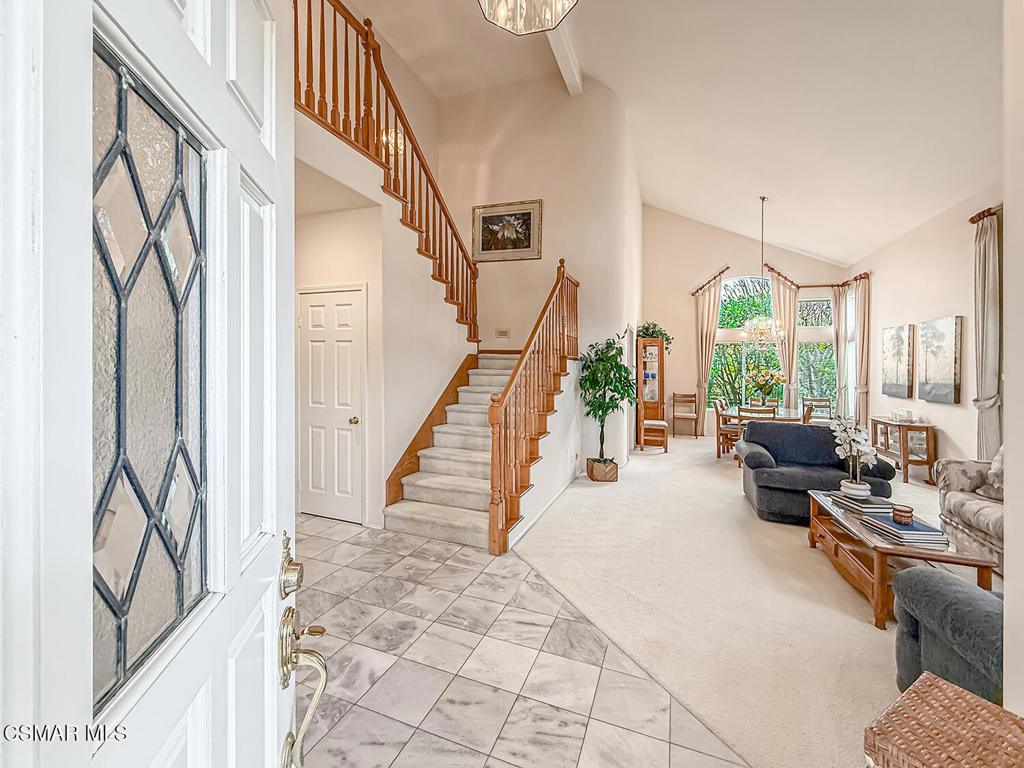 260 Sycamore Ridge Street Simi Valley, CA 93065 - Photo 10 of 58 a view of entryway and hall