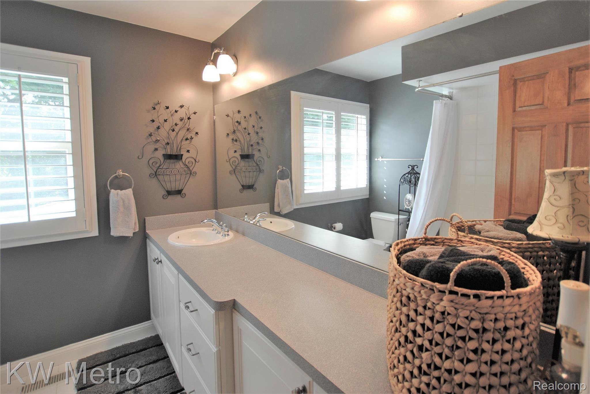 402 Millstone Court Rochester, MI 48309 - Photo 28 of 42 DSC_0042.JPG
