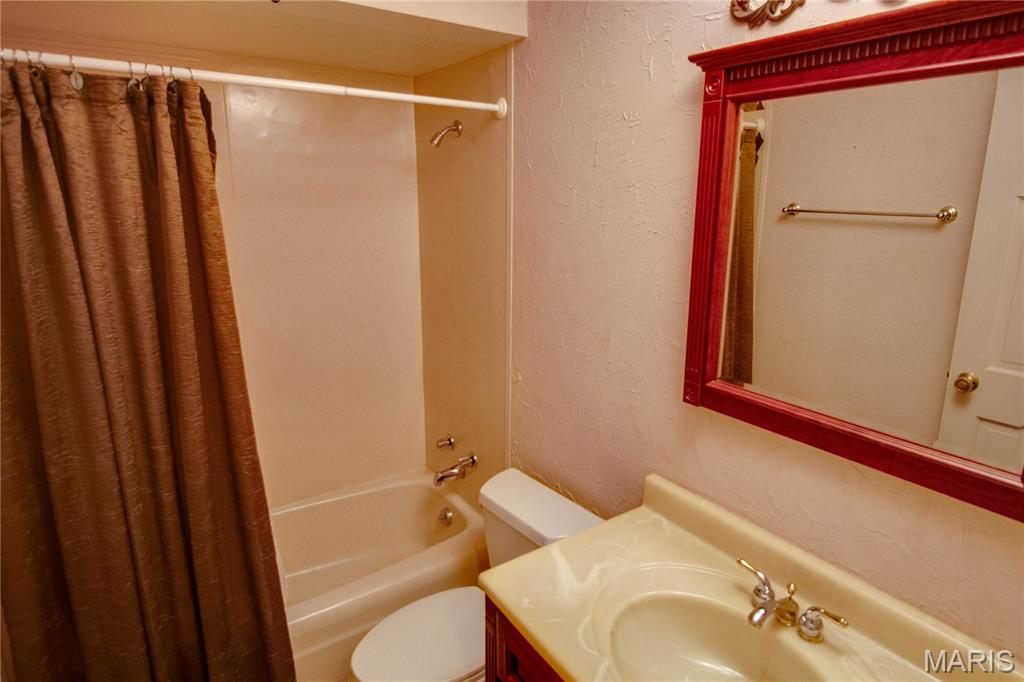 4432 Thatcher Road Alton, IL 62002 - Photo 38 of 59 Gallery Image 38