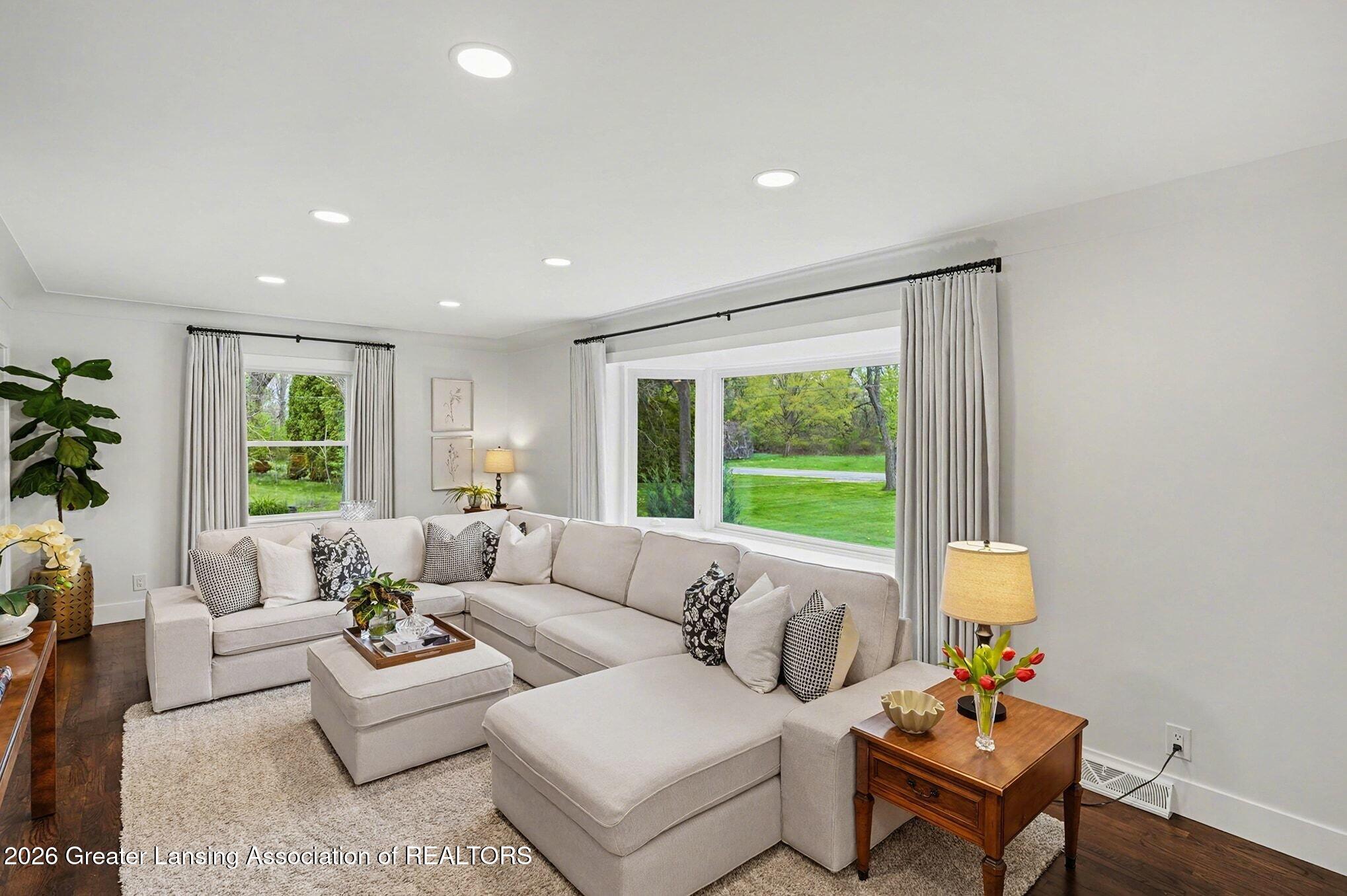 6285 Bishop Road Lansing, MI 48911 - Photo 8 of 38 014_file_5624