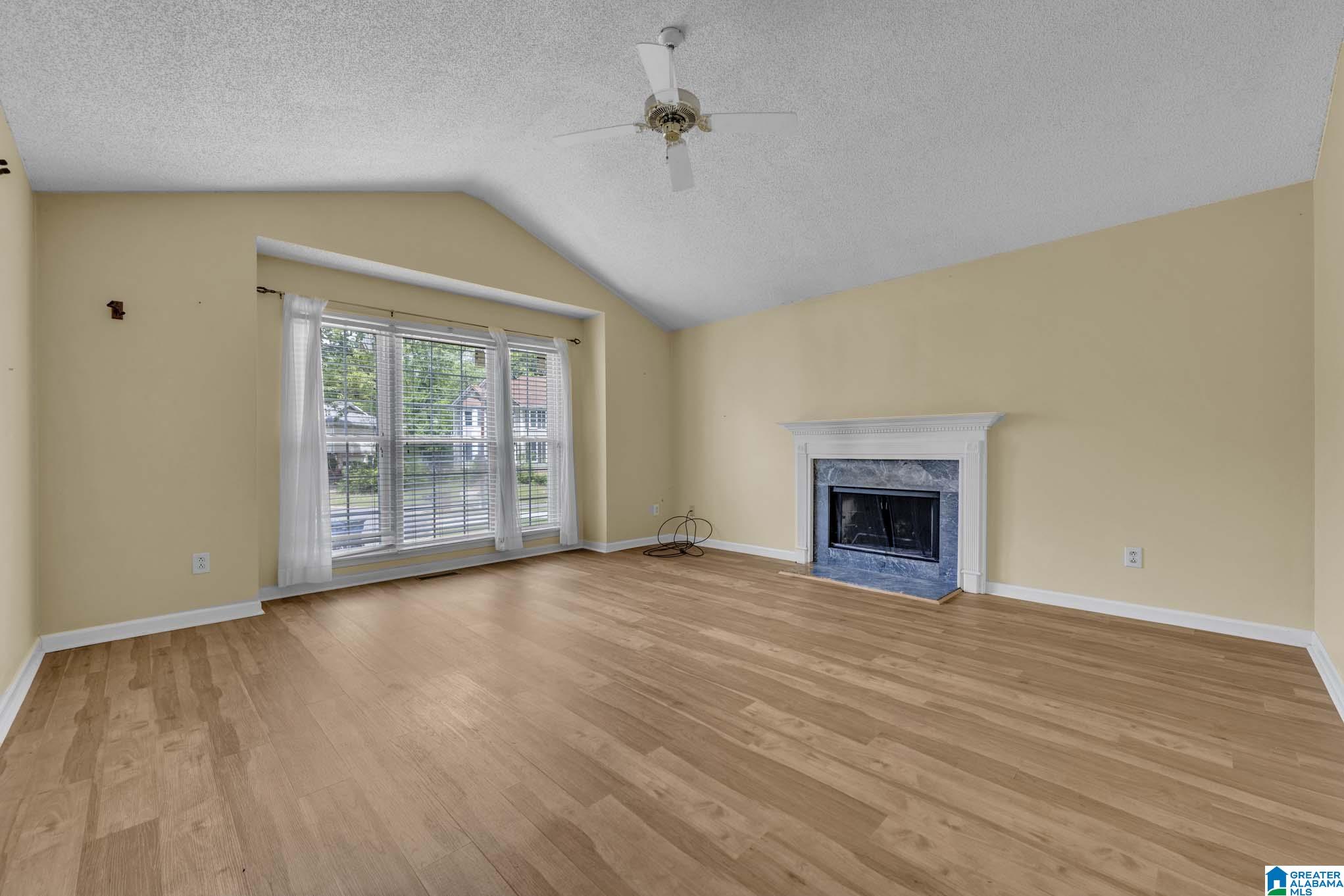 104 Comanche Circle Alabaster, AL 35007 - Photo 2 of 38