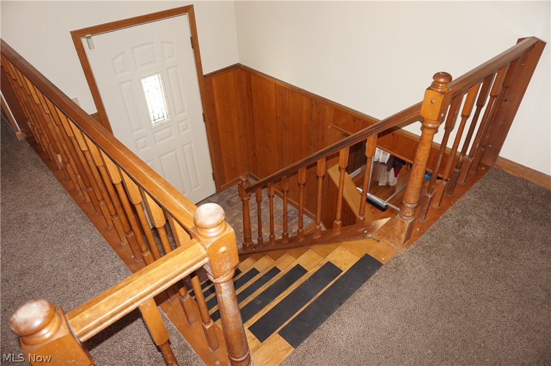 6019 New London Road Ashtabula, OH 44004 - Photo 7 of 47 Stairway