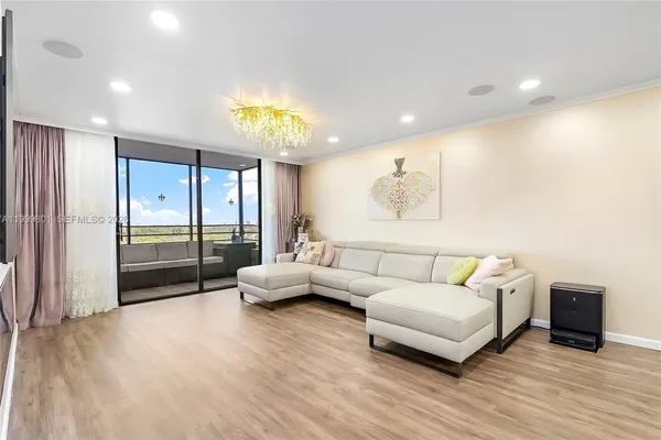 $3,000 | 600 Three Islands Boulevard, Unit 604, Hallandale Beach, FL 33009