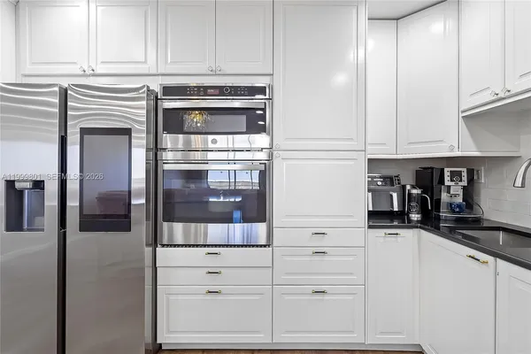 $3,000 | 600 Three Islands Boulevard, Unit 604, Hallandale Beach, FL 33009