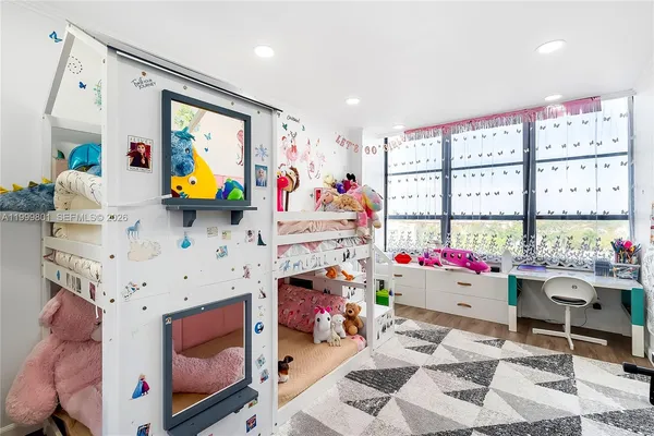 $3,000 | 600 Three Islands Boulevard, Unit 604, Hallandale Beach, FL 33009