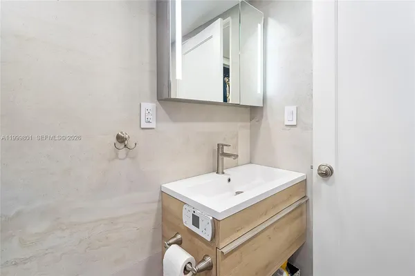 $3,000 | 600 Three Islands Boulevard, Unit 604, Hallandale Beach, FL 33009