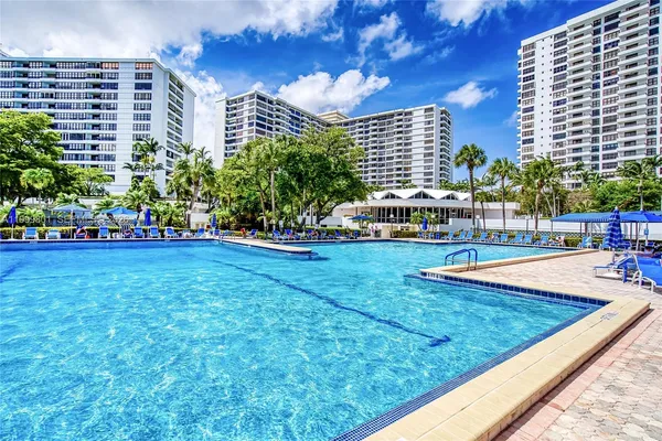 $3,000 | 600 Three Islands Boulevard, Unit 604, Hallandale Beach, FL 33009