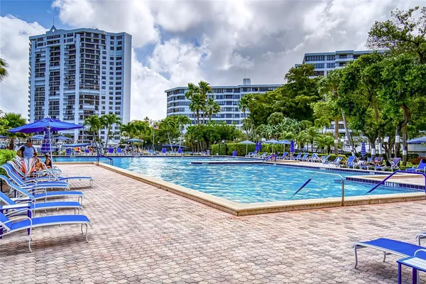 $3,000 | 600 Three Islands Boulevard, Unit 604, Hallandale Beach, FL 33009