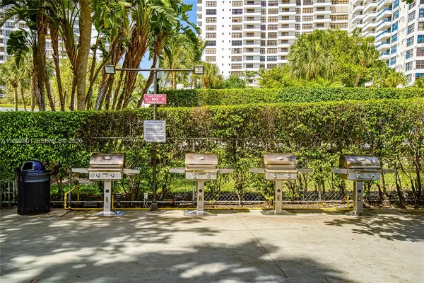 $3,000 | 600 Three Islands Boulevard, Unit 604, Hallandale Beach, FL 33009