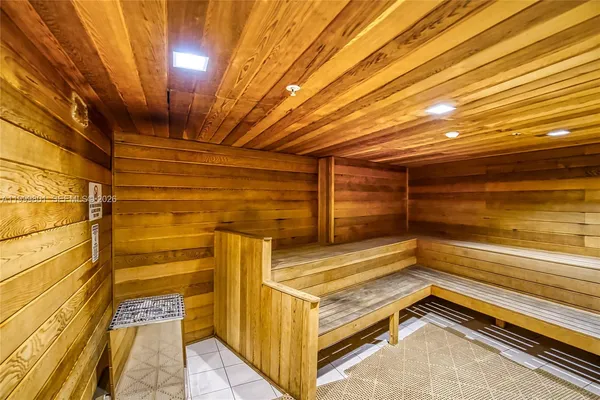 $3,000 | 600 Three Islands Boulevard, Unit 604, Hallandale Beach, FL 33009