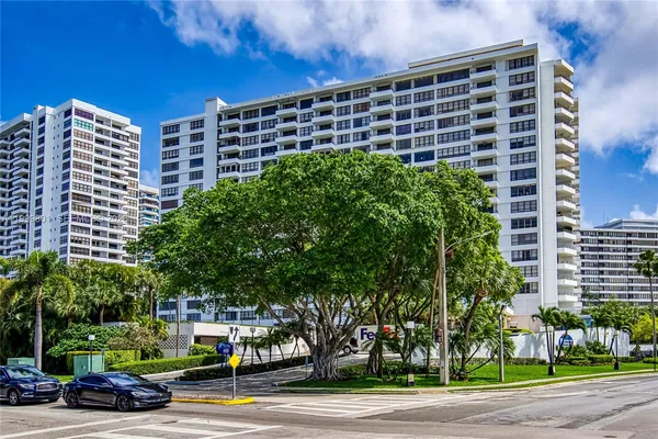 $3,000 | 600 Three Islands Boulevard, Unit 604, Hallandale Beach, FL 33009