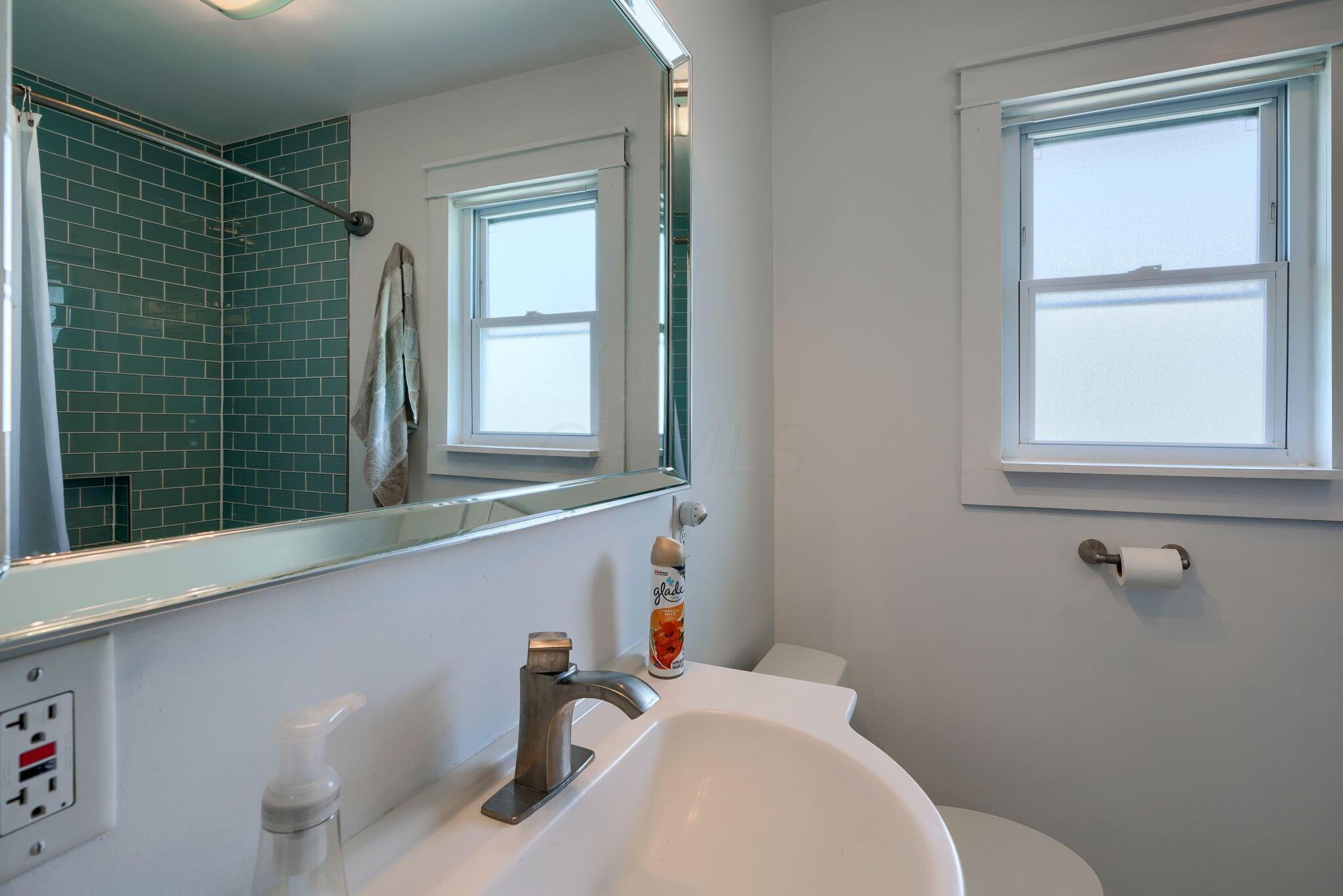 2493 East Howard Road Columbus, OH 43207 - Photo 23 of 39 2493 E Howard Rd (43)