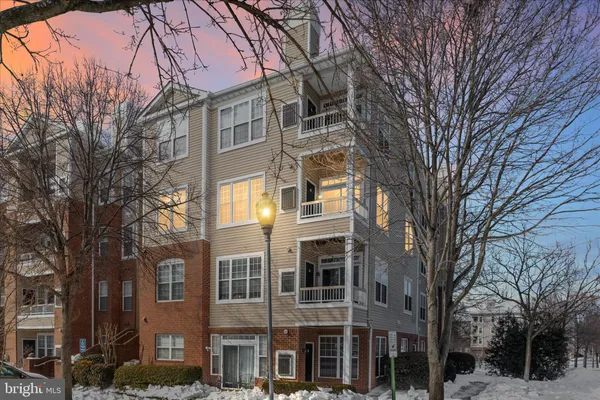 $2,350 | 4200 Mozart Brigade Lane, Unit N, Fairfax, VA 22033