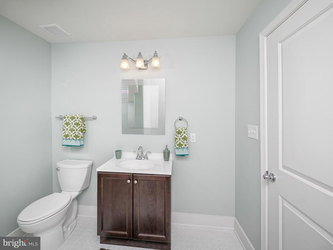 600 Elmwood Road Baltimore, MD 21206 - Photo 18 of 30 Bath (Master)