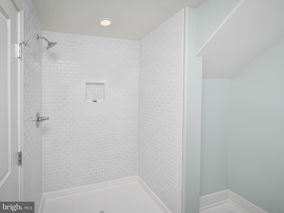 600 Elmwood Road Baltimore, MD 21206 - Photo 19 of 30 Bath (Master)