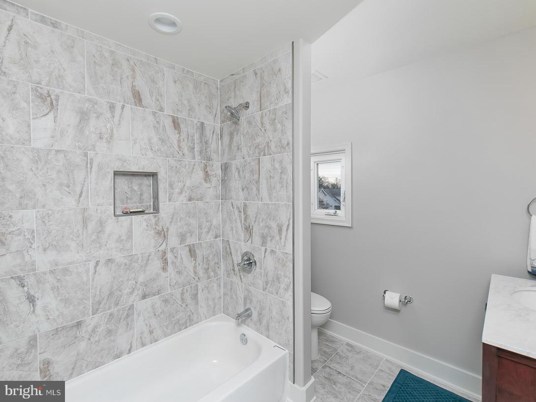 600 Elmwood Road Baltimore, MD 21206 - Photo 22 of 30 Bath - Hall