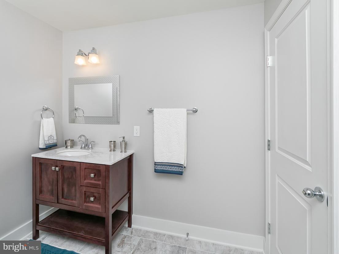 600 Elmwood Road Baltimore, MD 21206 - Photo 23 of 30 Bath - Hall