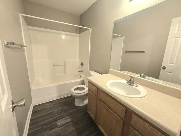$975 | 252 Executive Avenue, Unit 2D, Clarksville, TN 37042