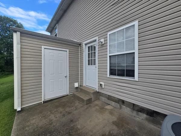 $975 | 252 Executive Avenue, Unit 2D, Clarksville, TN 37042