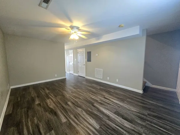 $975 | 252 Executive Avenue, Unit 2D, Clarksville, TN 37042