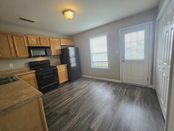 $975 | 252 Executive Avenue, Unit 2D, Clarksville, TN 37042