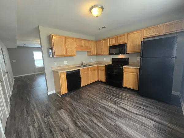 $975 | 252 Executive Avenue, Unit 2D, Clarksville, TN 37042