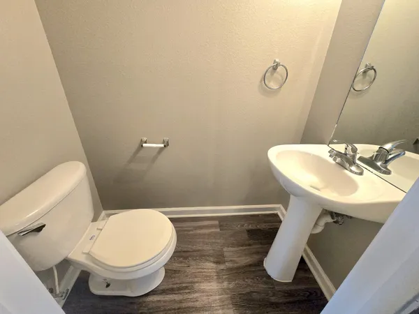 $975 | 252 Executive Avenue, Unit 2D, Clarksville, TN 37042