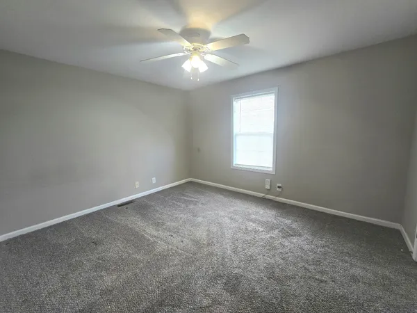 $975 | 252 Executive Avenue, Unit 2D, Clarksville, TN 37042