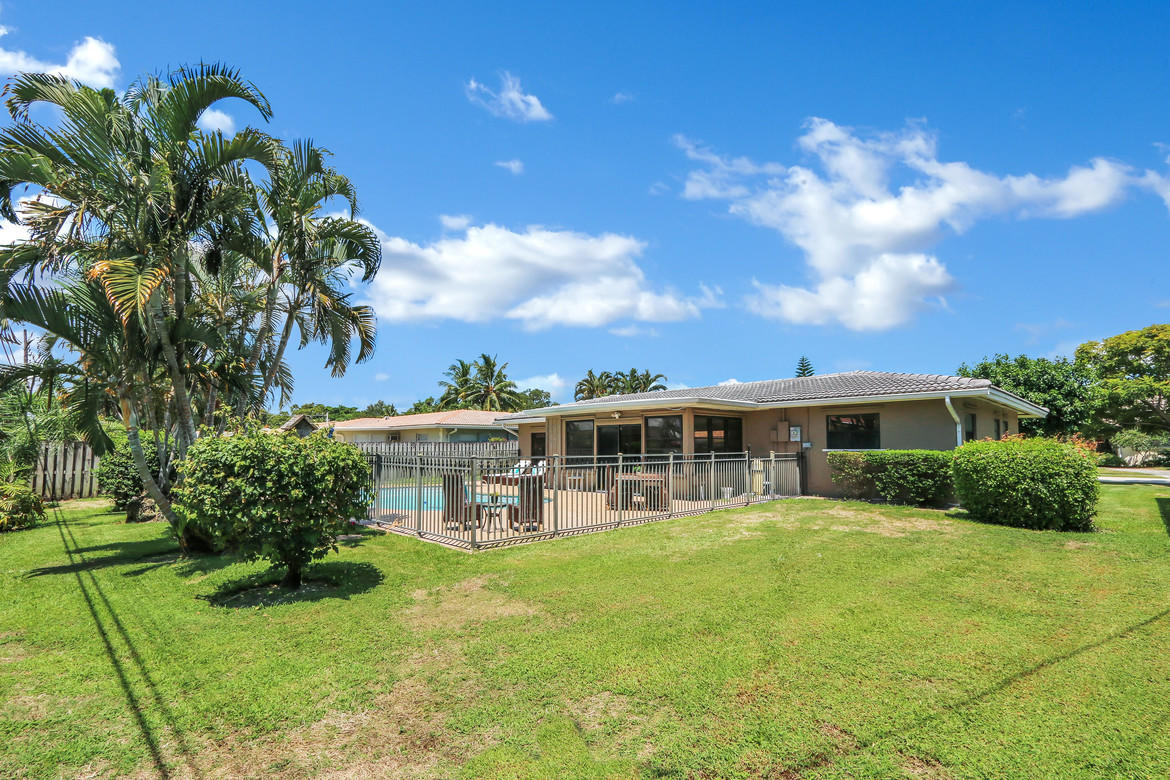 1290 Southwest 4th Street Boca Raton, FL 33486 - Photo 19 of 20 back yard