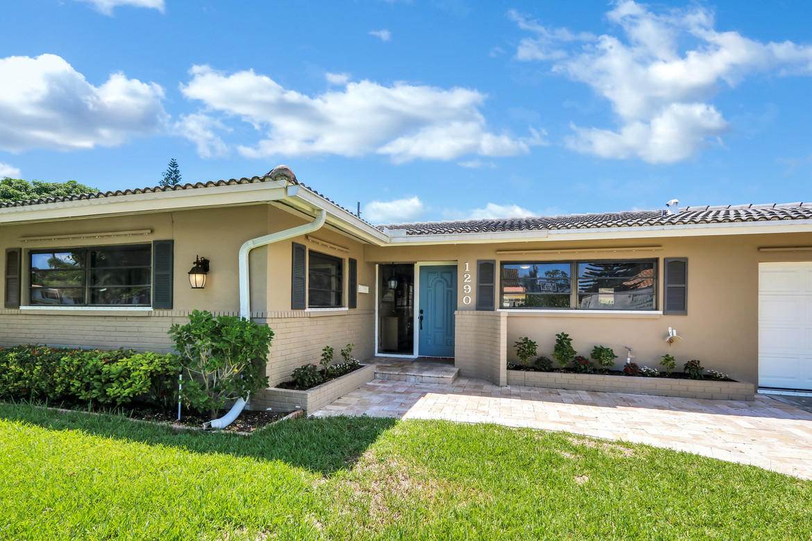 1290 Southwest 4th Street Boca Raton, FL 33486 - Photo 2 of 20 79EC860E-EA3F-4021-8A0E-5AD99E8EFC82