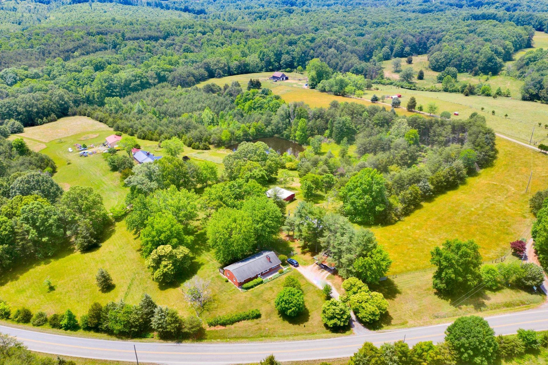 2407 White House Road Moneta, VA 24121 - Photo 4 of 52 a view of a yard with a sink