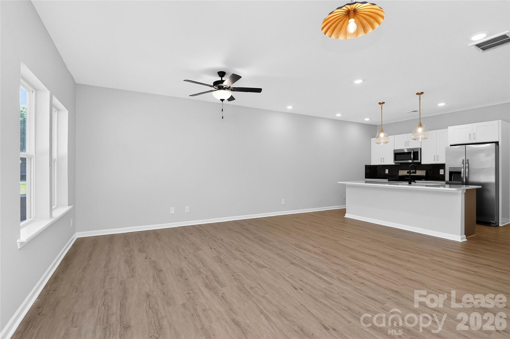 333 North Hoskins Road Charlotte, NC 28216 - Photo 8 of 28 Gallery Image 8