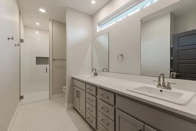 $2,850 | 404 West Nimitz Street, Fredericksburg, TX 78624