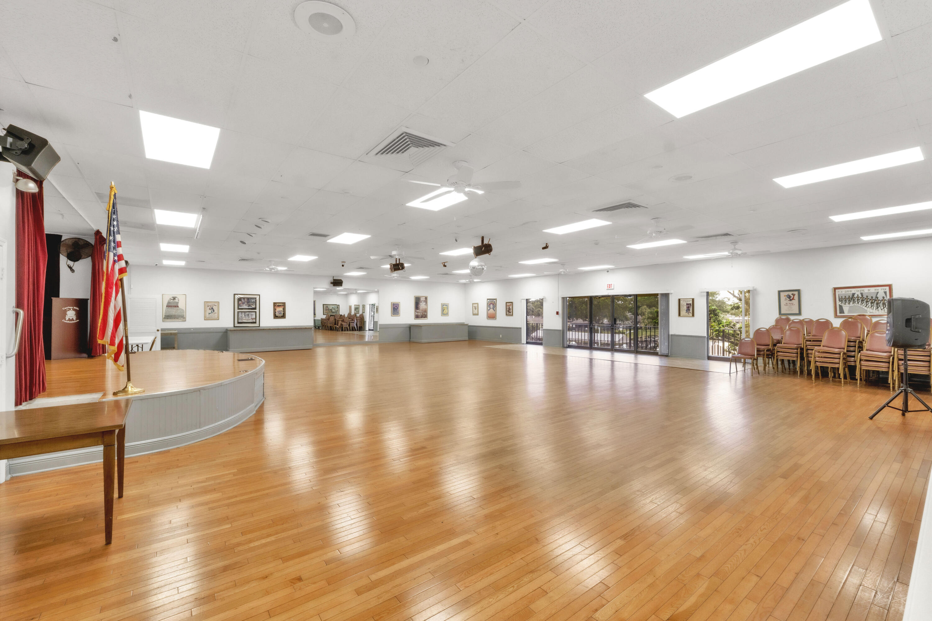 301 Cambridge Road, Unit 202 Hollywood, FL 33024 - Photo 32 of 38 Clubhouse Events Hall