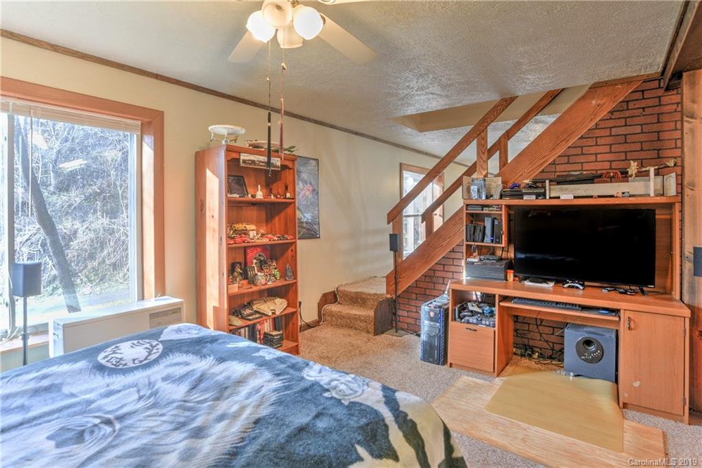 376 Roberts Hill Road Marshall, NC 28753 - Photo 20 of 29 Gallery Image 20