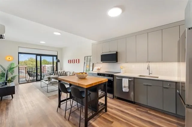 $2,600 | 857 Communipaw Avenue, Unit 206, Jersey City, NJ 07304