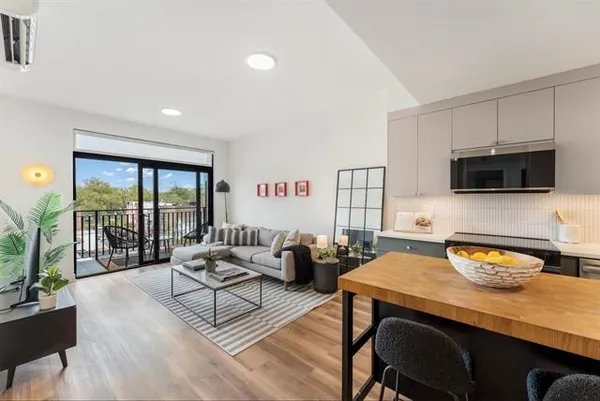 $2,600 | 857 Communipaw Avenue, Unit 206, Jersey City, NJ 07304
