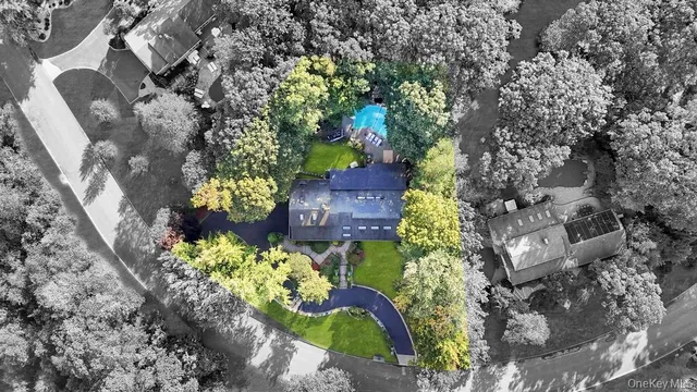 $2,299,000 | 30 Fox Hollow Ridings Road, Northport, NY 11768