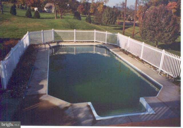 2496 Chestnut Road Elizabethtown, PA 17022 - Photo 3 of 4 Gallery Image 3