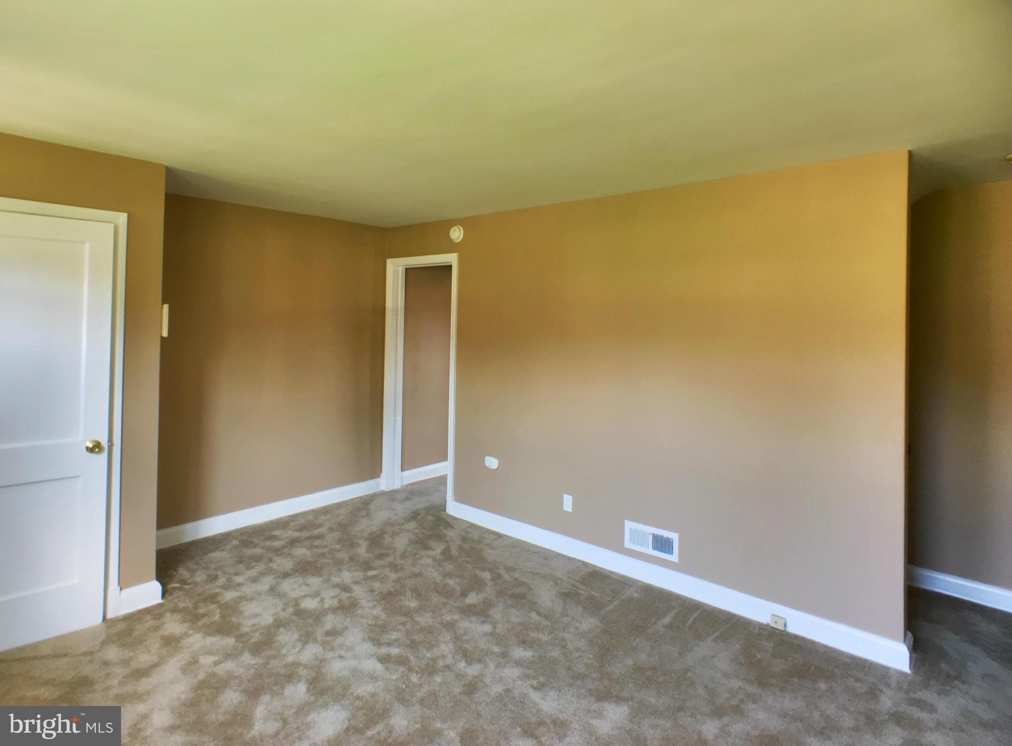 4413 Eldone Road Baltimore, MD 21229 - Photo 3 of 10 Living Room
