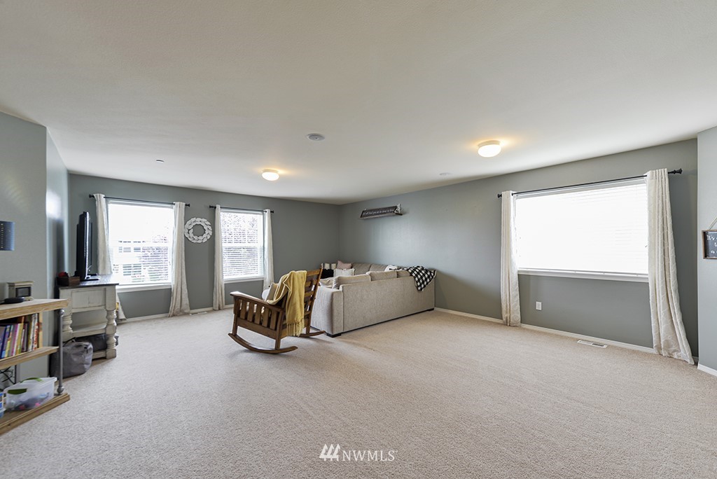 2275 Wallace Loop DuPont, WA 98327 - Photo 14 of 30 Gallery Image 14
