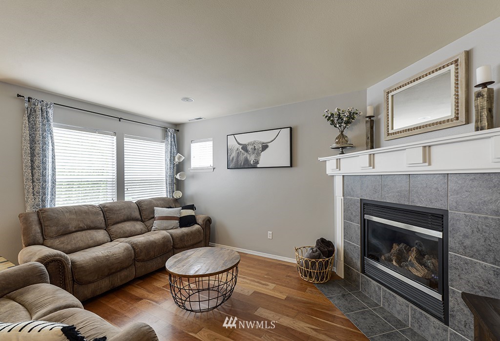 2275 Wallace Loop DuPont, WA 98327 - Photo 5 of 30 Gallery Image 5