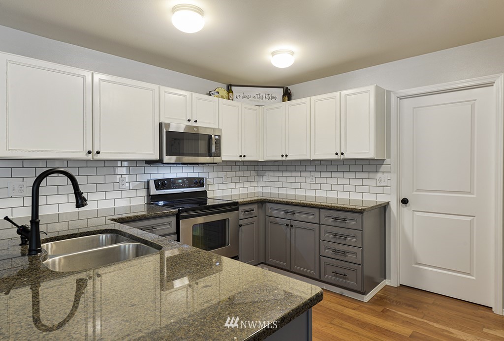 2275 Wallace Loop DuPont, WA 98327 - Photo 7 of 30 Gallery Image 7