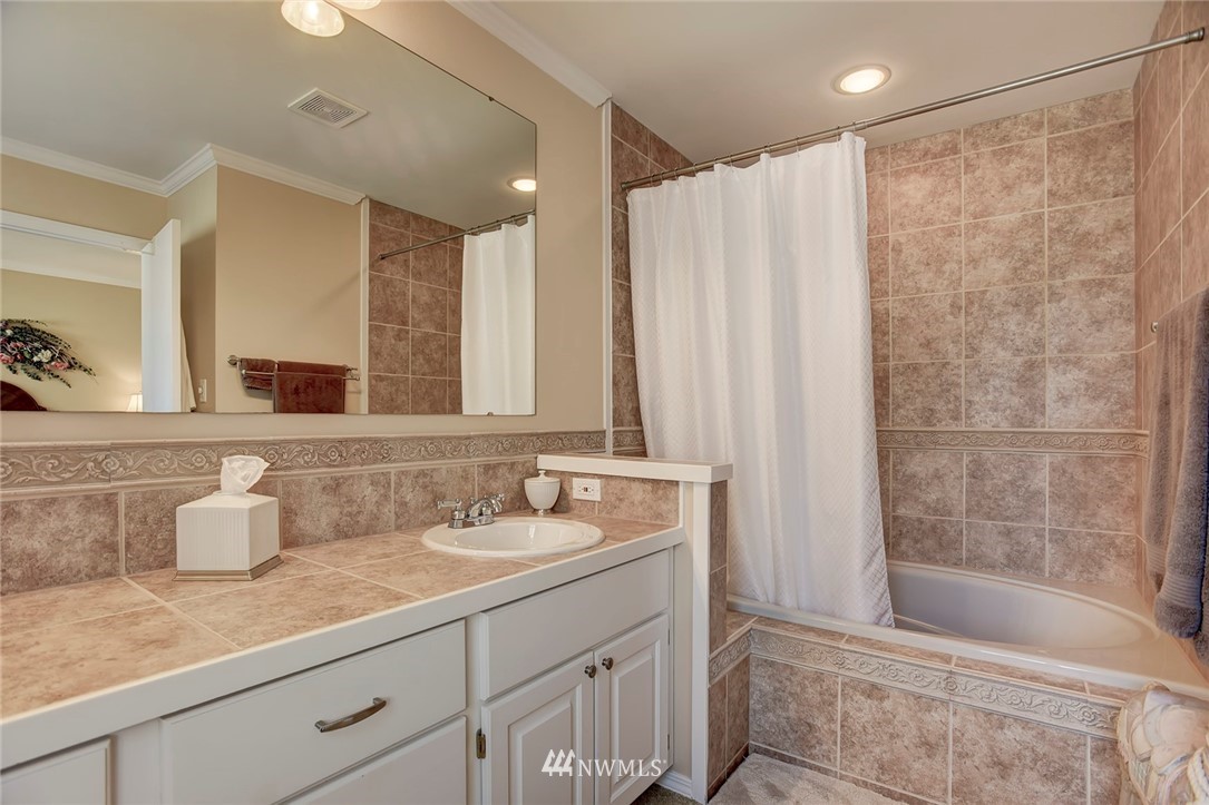 25448 Port Gamble Road Northeast Poulsbo, WA 98370 - Photo 17 of 25 Gallery Image 17
