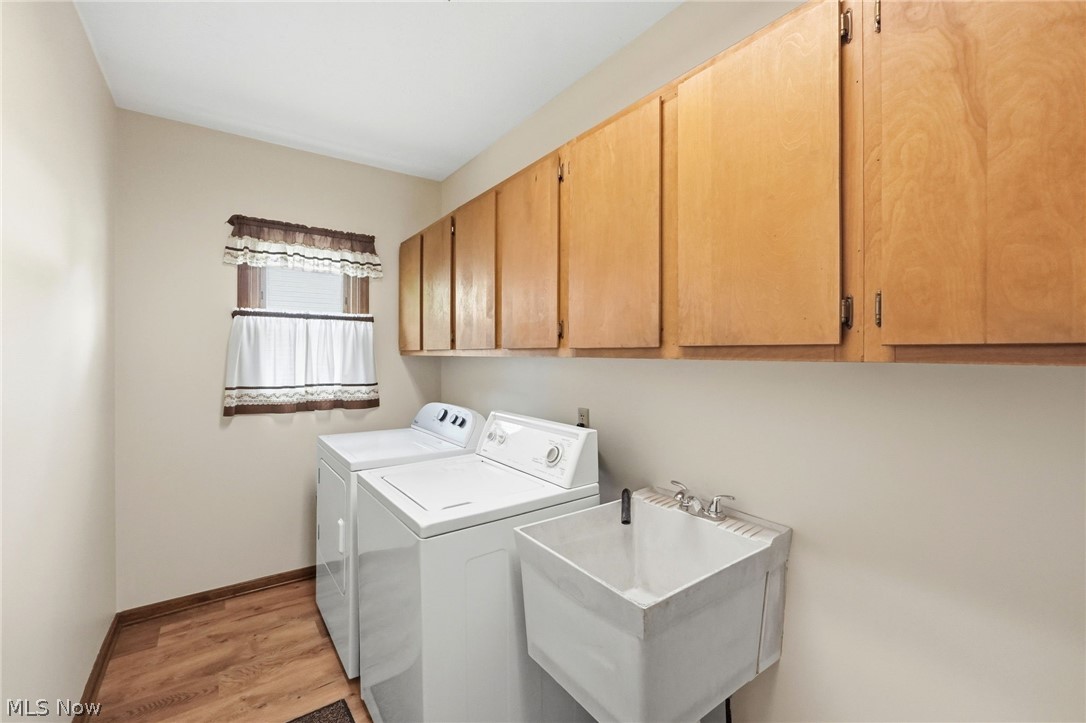 13176 Whitney Road Strongsville, OH 44136 - Photo 28 of 50 1st floor laundry