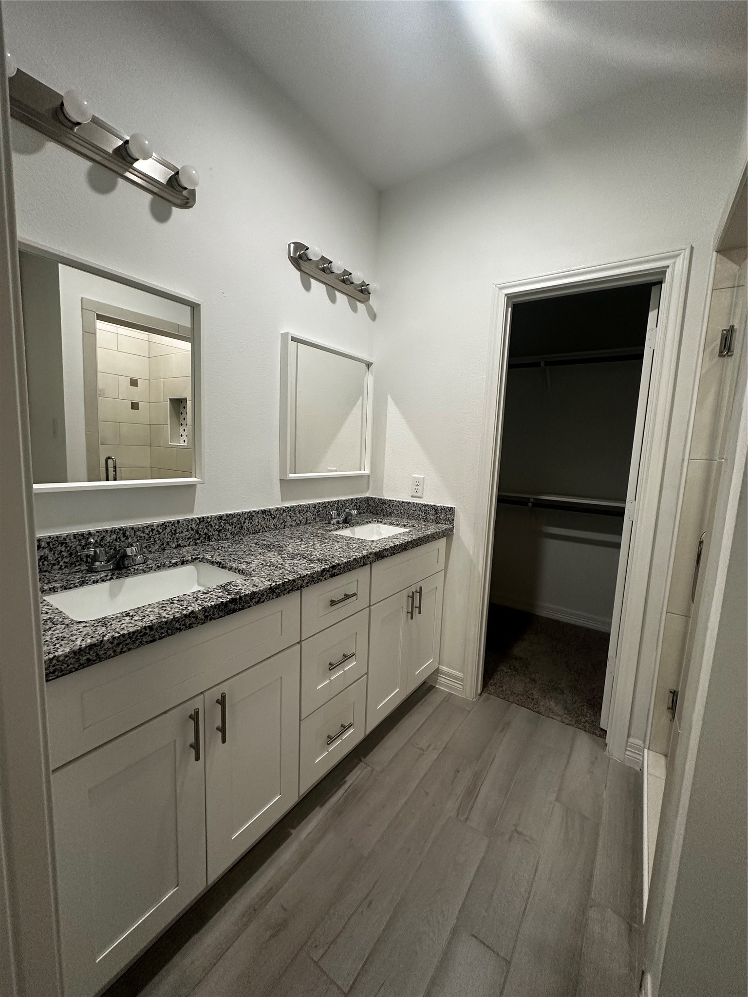 7209 Carver Road, Unit A Houston, TX 77088 - Photo 6 of 11 Primary Bathroom