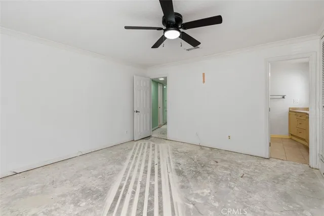 a view of back yard of the house