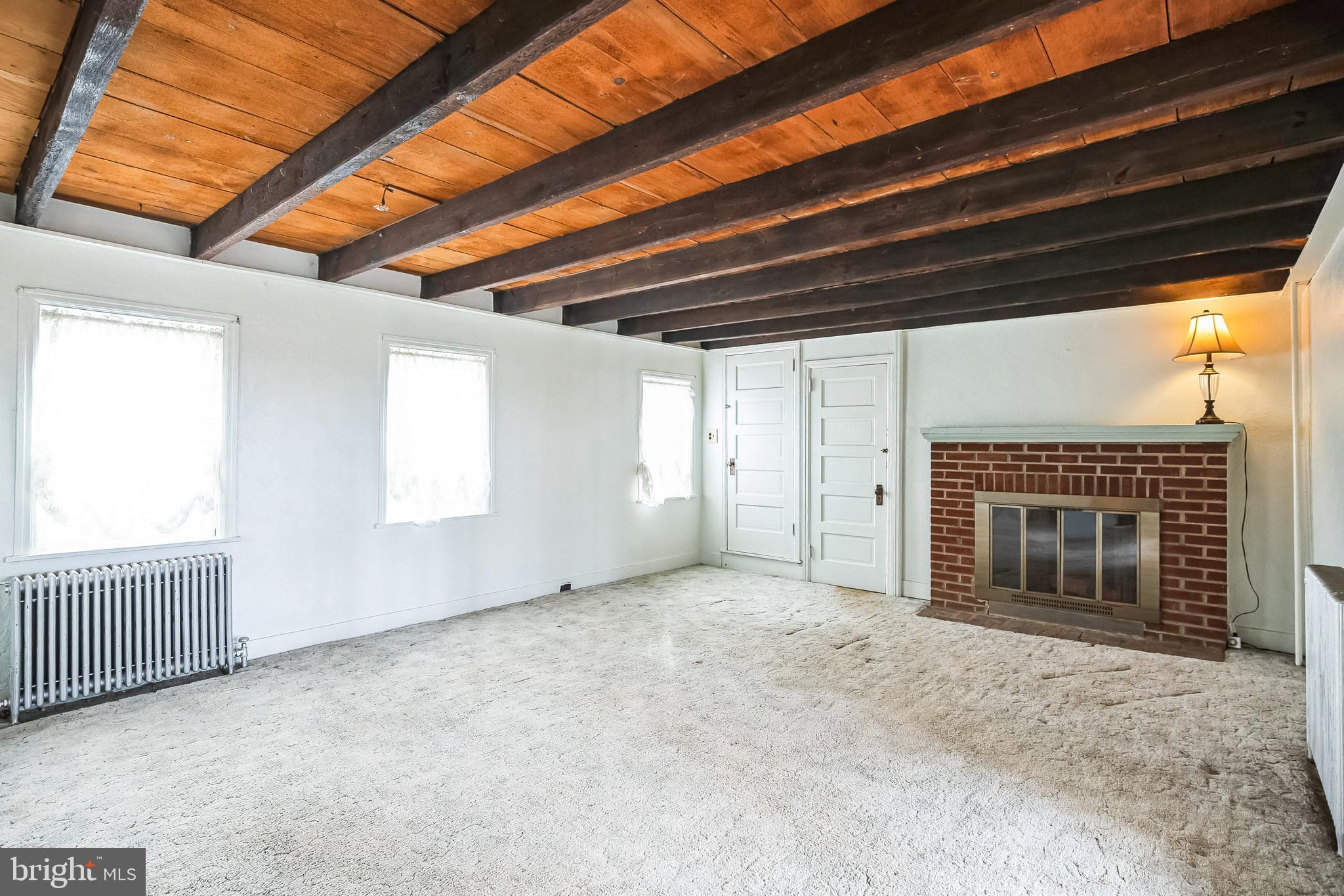 255 Rich Hill Road Sellersville, PA 18960 - Photo 5 of 31 Living Room