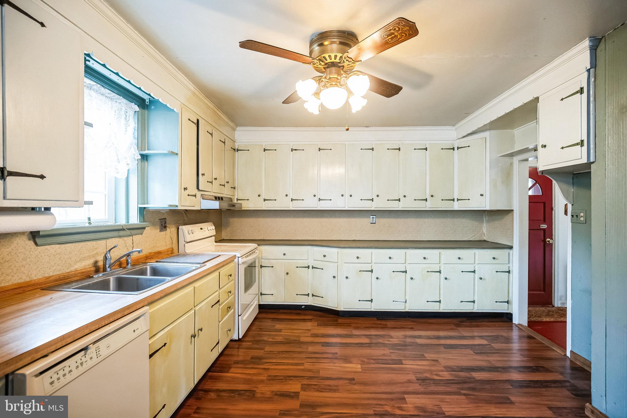 255 Rich Hill Road Sellersville, PA 18960 - Photo 8 of 31 Kitchen