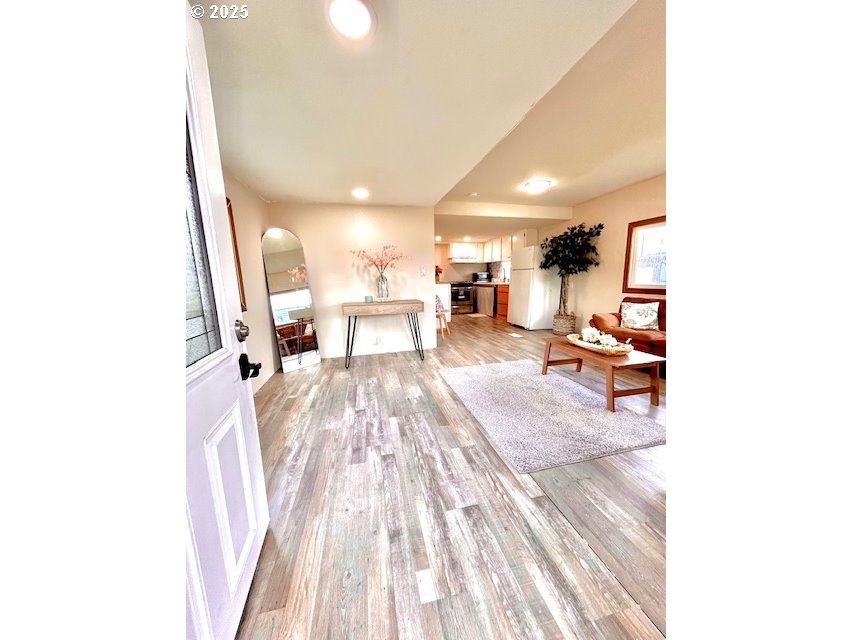 34956 Seavey Loop Road, Unit 38 Eugene, OR 97405 - Photo 5 of 16 Gallery Image 5